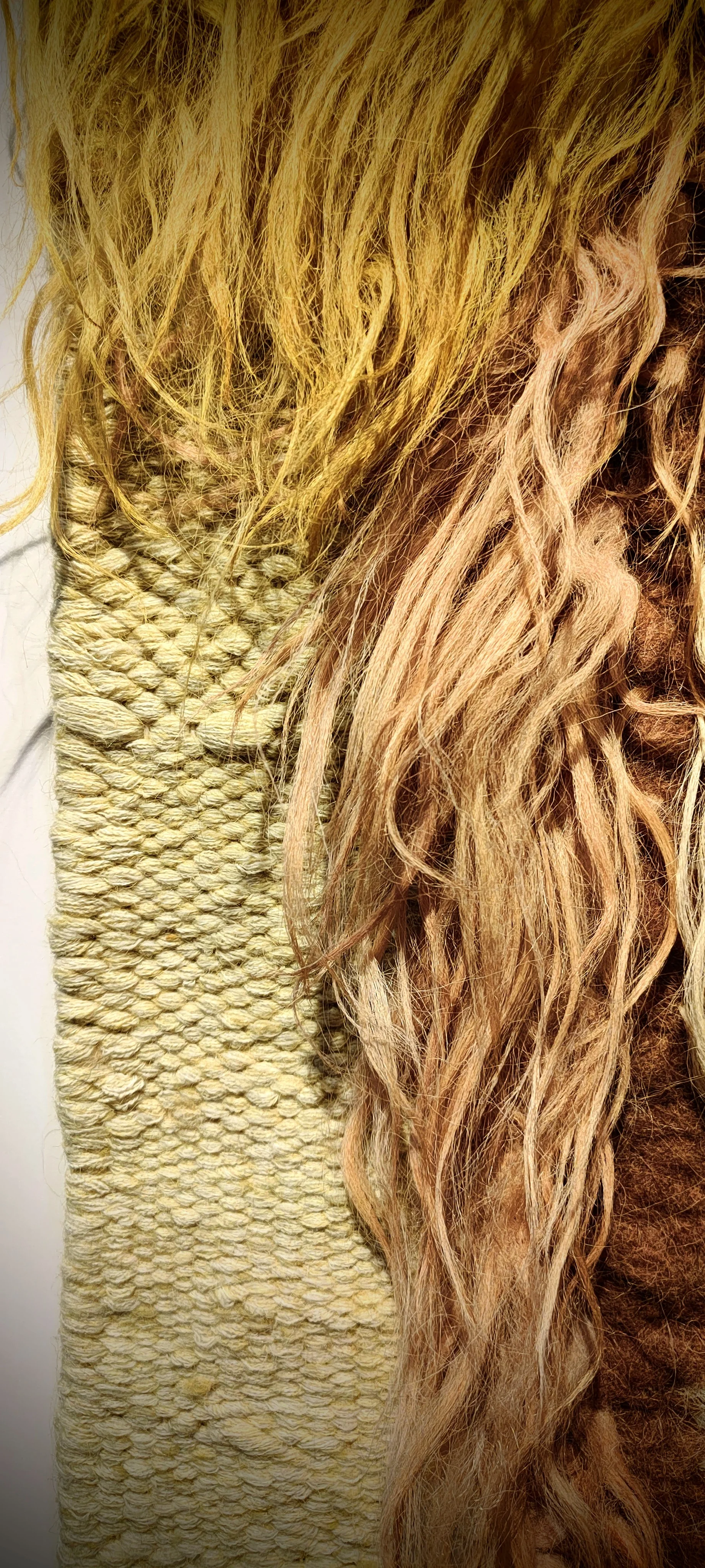 Lâna în designul interior: confort, textură, durabilitate și legătura cu tradiția